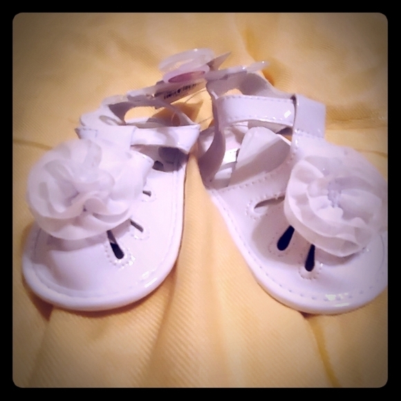 NWT White Carter's Baby Girl Sandals - Picture 1 of 3